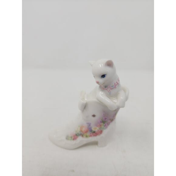 Westland KittyKats Figurines White Floral Cats Butterfly Musical Snow Globe (4) - Picture 6 of 15